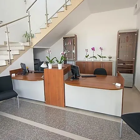 Hotel First 2*