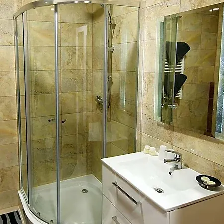Hotel First 2*