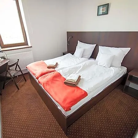 Hotel First 2*