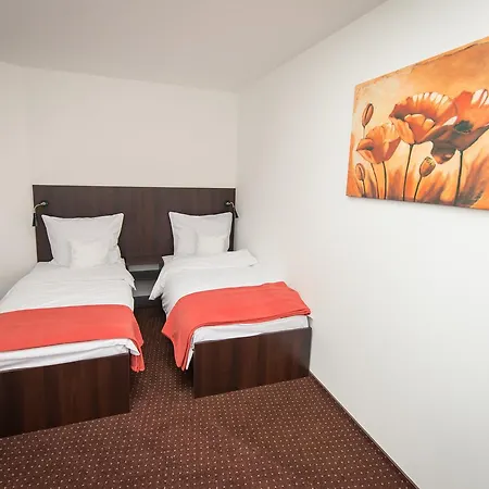 Hotel First 2*